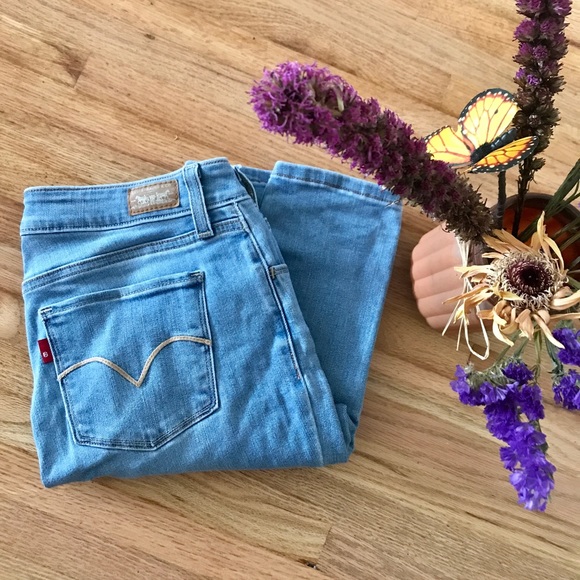 Levi skinny jeans πΈ - Picture 1 of 5